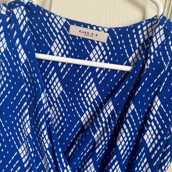 Gilli Blue and White Pattern Faux Wrap Dress, size XS.  Excellent condition! - Picture 2 of 4